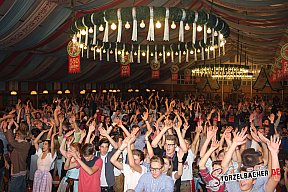 Volksfest-Party Neus&auml;&szlig;