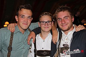 Volksfest-Party Neus&auml;&szlig;