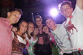 Volksfest-Party Neus&auml;&szlig;