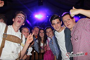Volksfest-Party Neus&auml;&szlig;