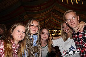 Volksfest-Party Neus&auml;&szlig;