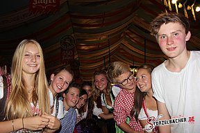 Volksfest-Party Neus&auml;&szlig;