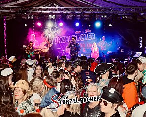 Saumarktball Spalt
