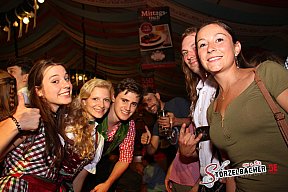 Volksfest Neus&auml;&szlig;