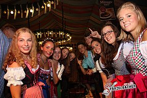 Volksfest Neus&auml;&szlig;